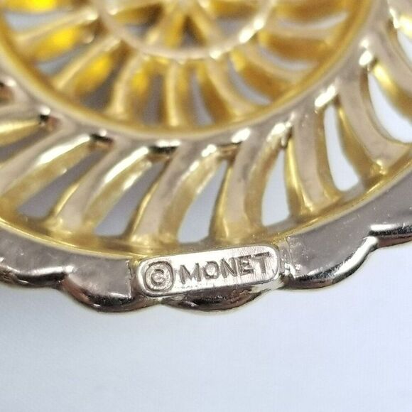 Vintage Monet Gold Tone Dome Spiral Round Brooch, Retro Lapel Pin, Signed - Picture 4 of 7